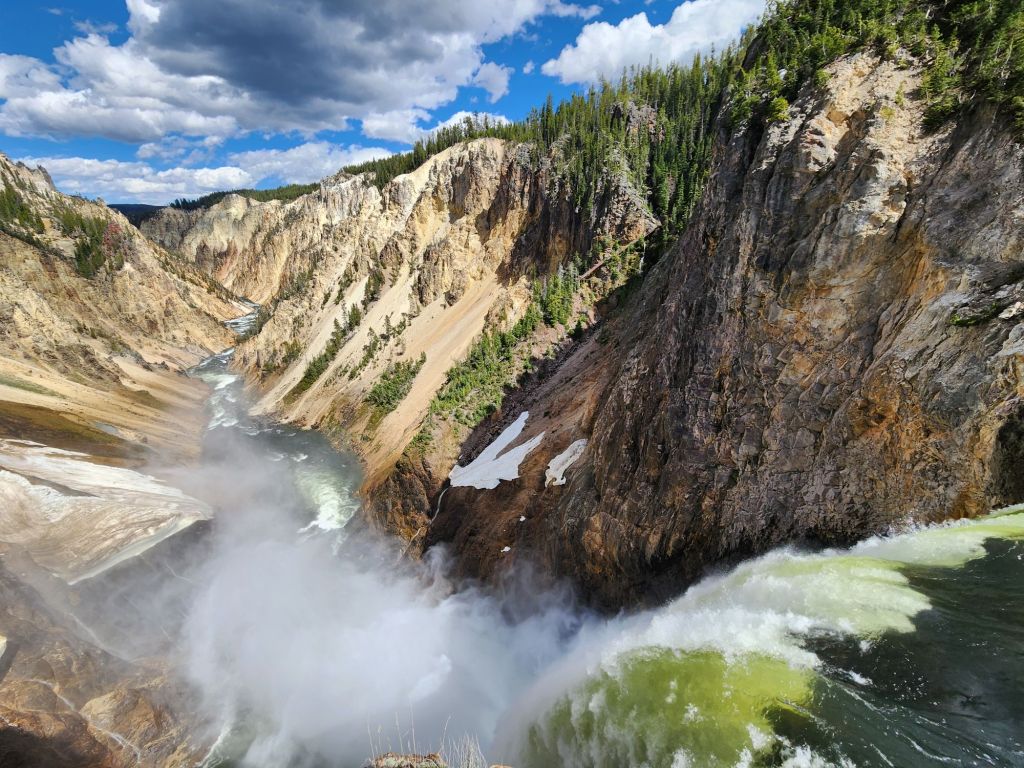 Yellowstone River at the brink of the Lower Falls