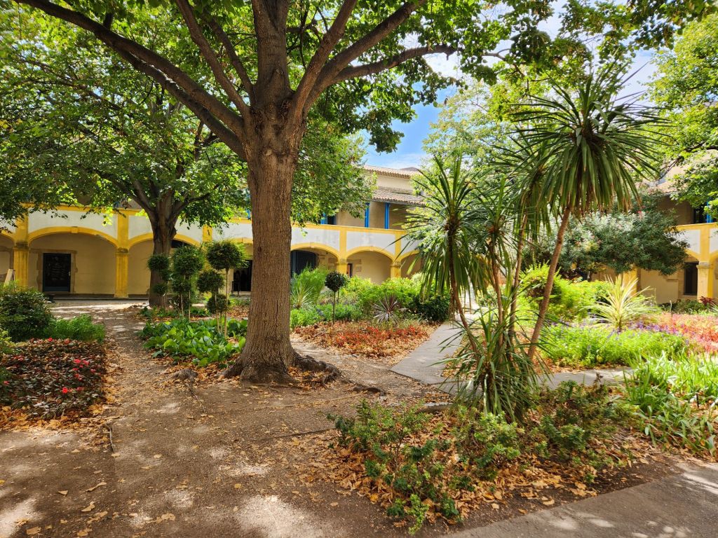 Hôtel de Dieu court yard