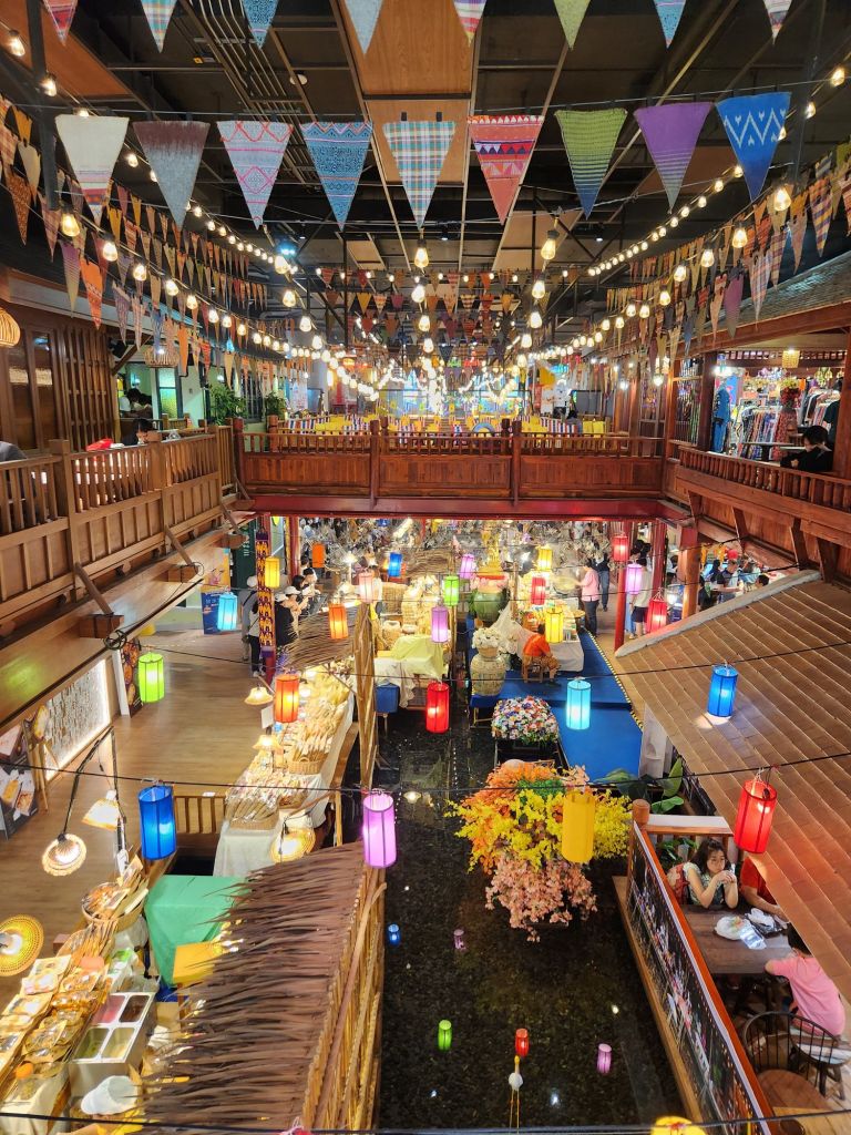 Floating market in Iconsaim