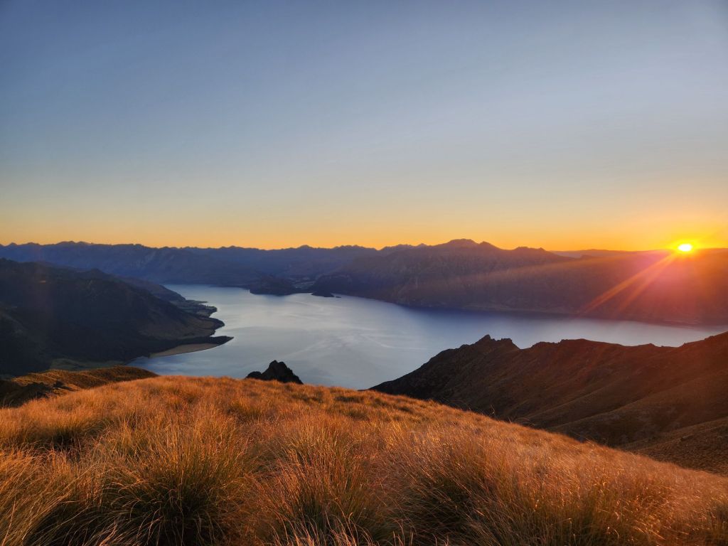 Lake Hāwea at sunrise